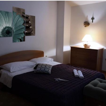 Leone Apartments With Free Parking Пула Екстериор снимка
