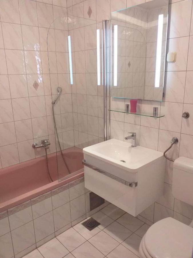 Leone Apartments With Free Parking Пула Екстериор снимка