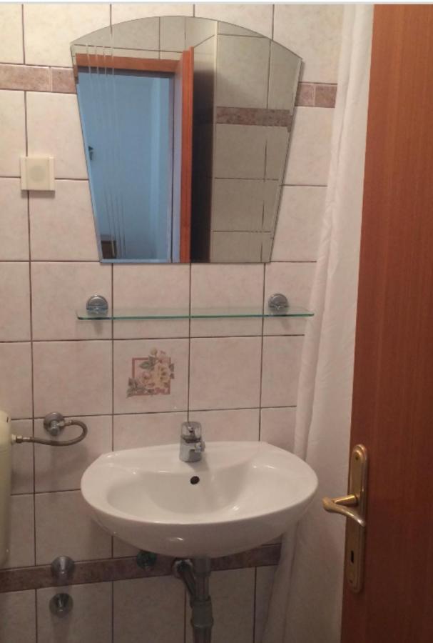 Leone Apartments With Free Parking Пула Екстериор снимка