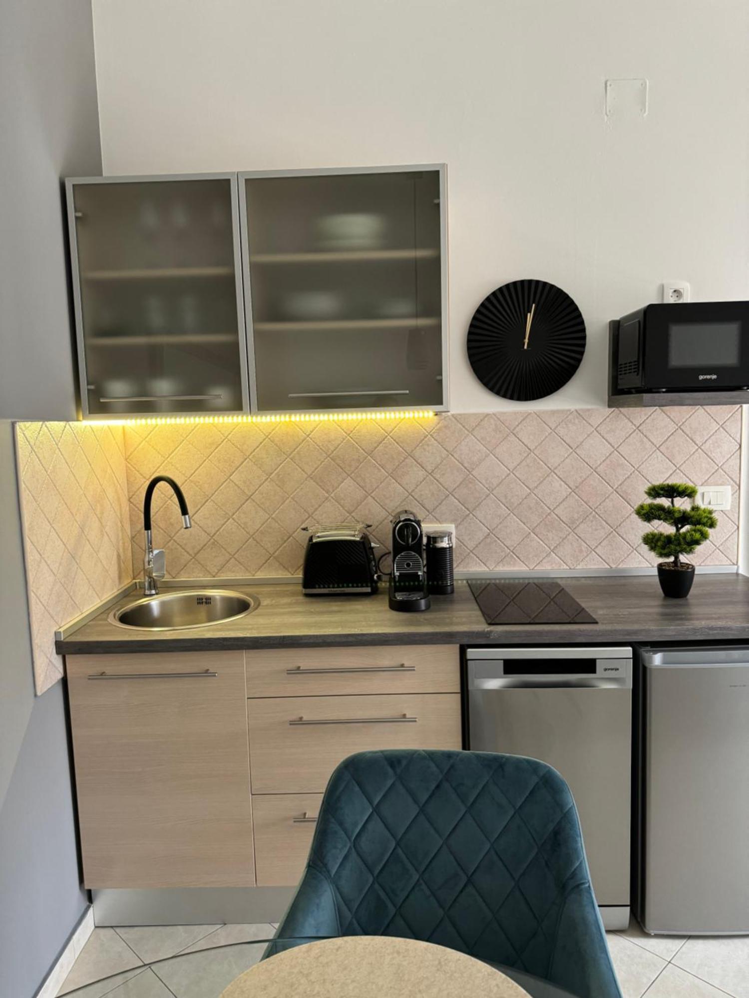Leone Apartments With Free Parking Пула Екстериор снимка