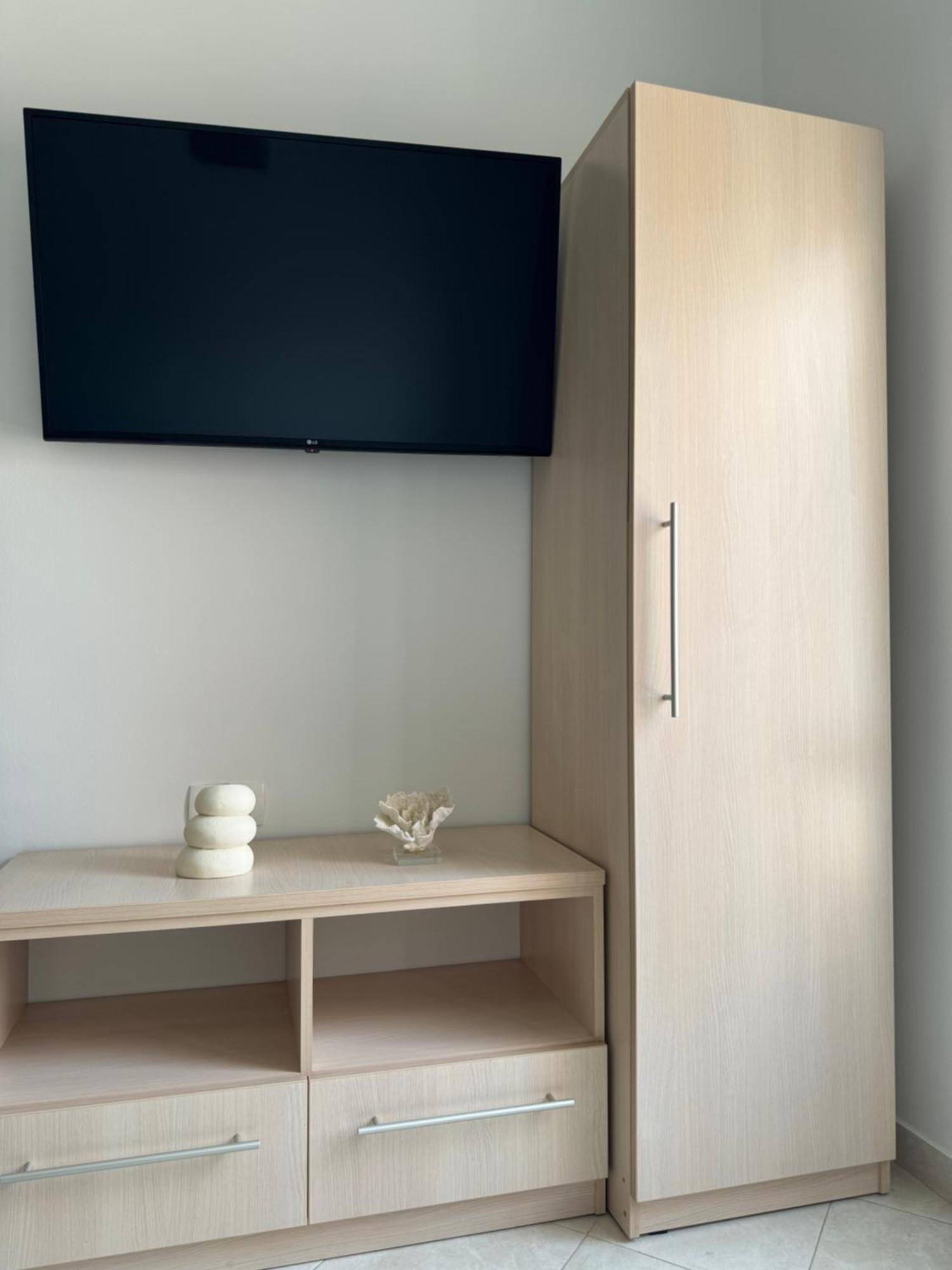 Leone Apartments With Free Parking Пула Екстериор снимка