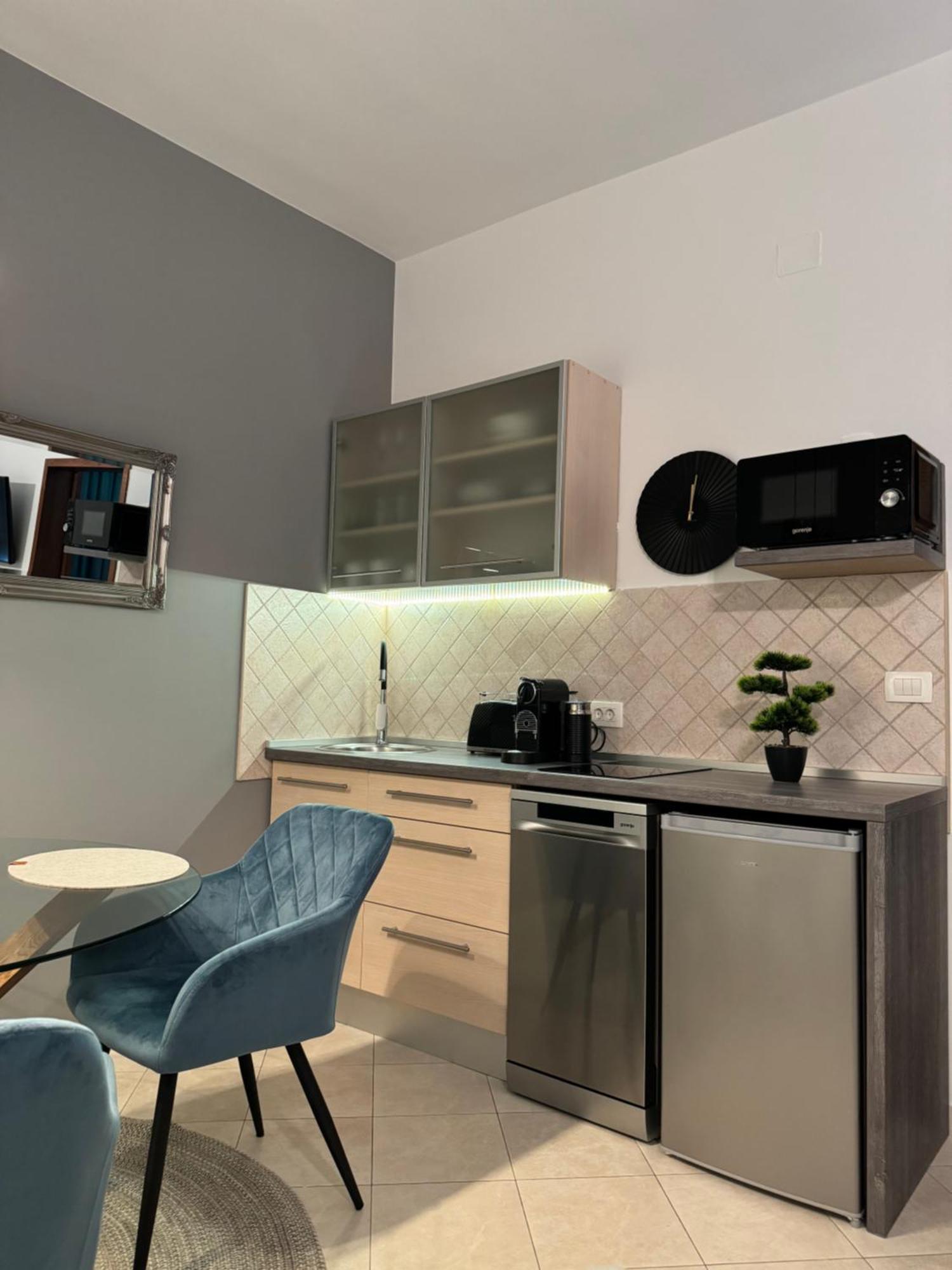Leone Apartments With Free Parking Пула Екстериор снимка